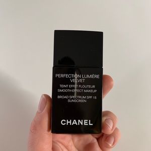 Chanel Perfection Lumiere Velvet foundation 12